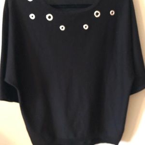 Women’s sz med black top with grommet accents